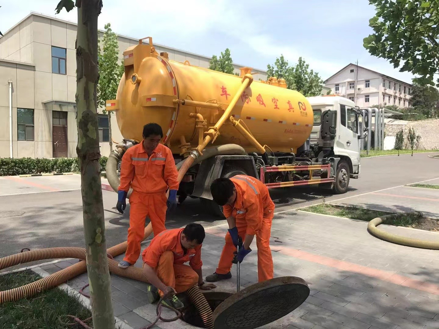 达孜化粪池清理与5-8吨吸粪车施工效率分析